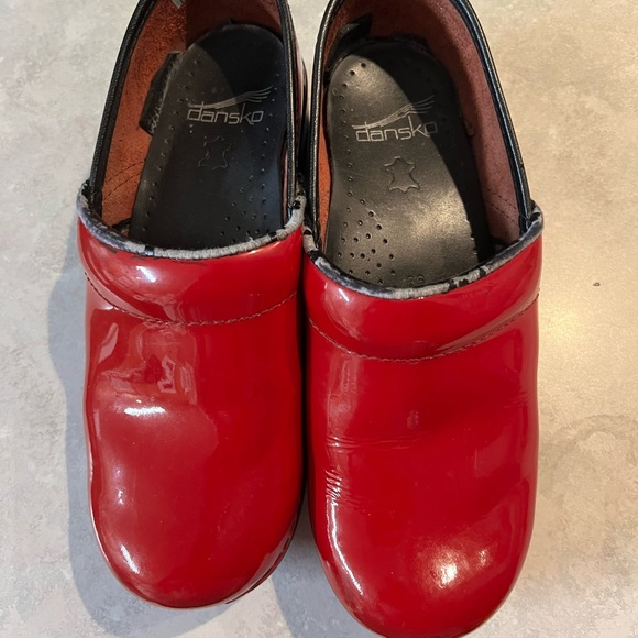 Dansko Clogs Women’s Size 36 US Size 5.5-6 Red Shoes Clean Soles Nice - Picture 1 of 4